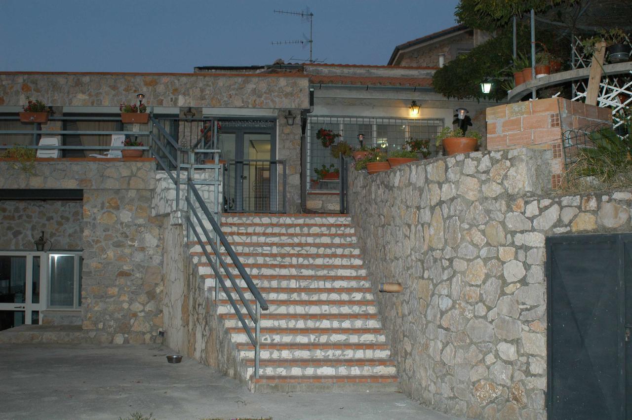 B&B La Vecchia Scuola Sonnino Eksteriør bilde